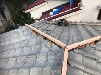 葛城市 雨漏り瓦屋根 棟芯設置