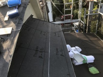 防水紙設置の屋根の様子