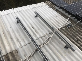 波型スレート交換後の屋根