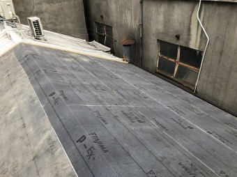 ルーフィングを設置した屋根