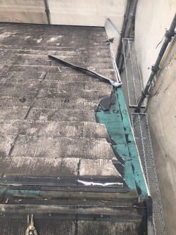 カラーベストが強風で破損