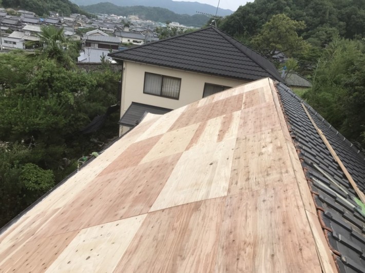 野地板設置中の屋根
