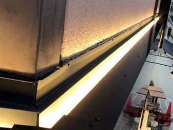 奈良市の店舗の剥がれた外装板金工事完成