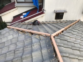 葛城市 雨漏り瓦屋根 棟芯設置