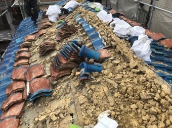 和瓦の撤去で見えてきた土葺き