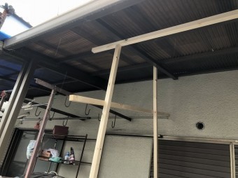 ベランダを強化している様子