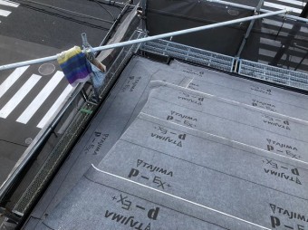奈良市の屋根葺き替え工事で防水紙、水切り板金わ設置