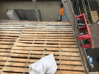 土葺きの撤去で見えてきた野地板