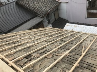 屋根のかさ上げの様子