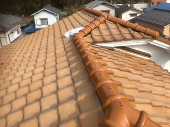 平群町で冠瓦(7寸丸)を取り付け