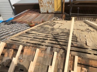 奈良市の屋根葺き替え工事での垂木設置