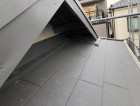 王寺町の妻下部分のスーパーガルテクト屋根