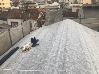 ケバラの破損でカバー工法