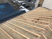 補強垂木で不陸調整後の野地板