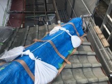 棟瓦が割れて応急処置
