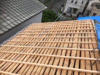補強垂木で不陸調整