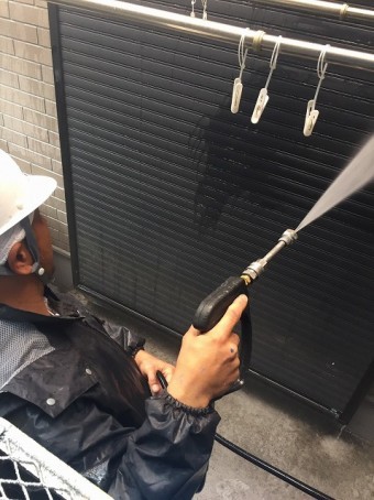外壁洗浄中の様子