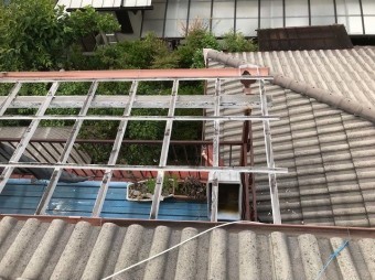 桜井市 モニエル瓦屋根 ベランダ波板 施工前