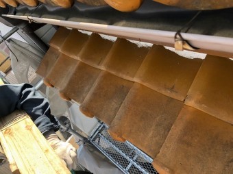 経年劣化した瓦屋根の解体