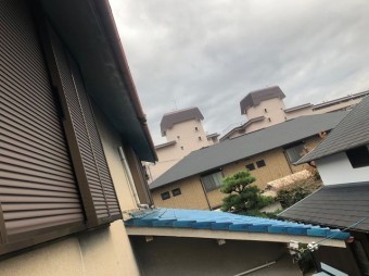 香芝市 青色釉薬瓦屋根 雨樋交換 施工前