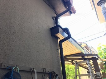 破風板に板金を巻いた様子