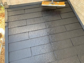 下塗り塗装後の屋根