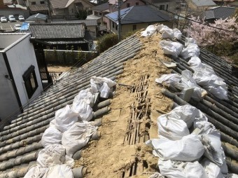 一等級の瓦の撤去