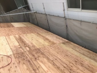 生駒市でもう片方の屋根面の増し張り作業