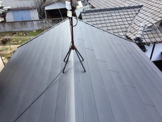 屋根材を設置した様子