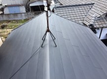 屋根材を設置した様子