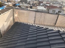 大屋根にスレート瓦設置
