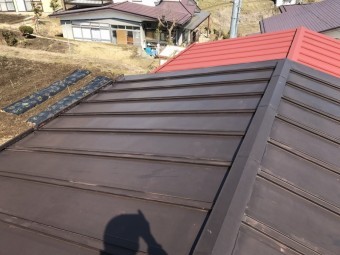 葺き替え前のトタン葺き屋根
