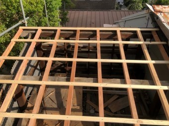 トタン屋根葺き替えで垂木の設置
