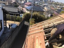 野地板の貼り替えで下地作成