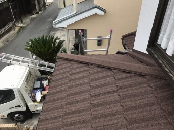 下屋 窓下