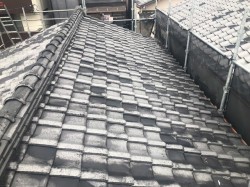いぶし瓦の経年劣化を現場調査