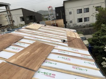 野地板設置の屋根