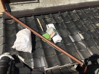 下屋根部分を清掃