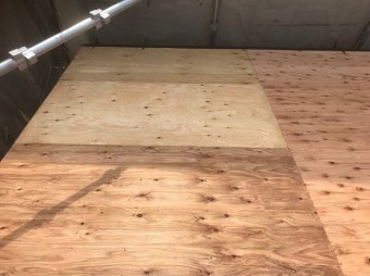 生駒市でもう片方の屋根面の増し張り作業