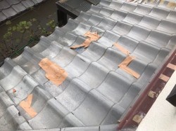 葛城市 雨漏り瓦屋根 割れた桟瓦
