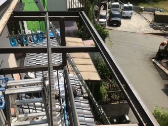 上牧町 塩ビ波板屋根 施工中
