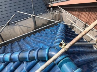 五條市の青色釉薬瓦屋根施工前
