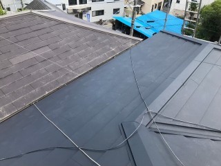 黒いガルテクト設置で屋根完成