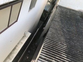 古くなった波型スレート屋根