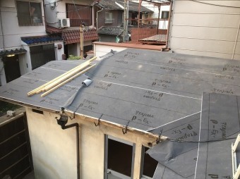 下屋根防水紙設置