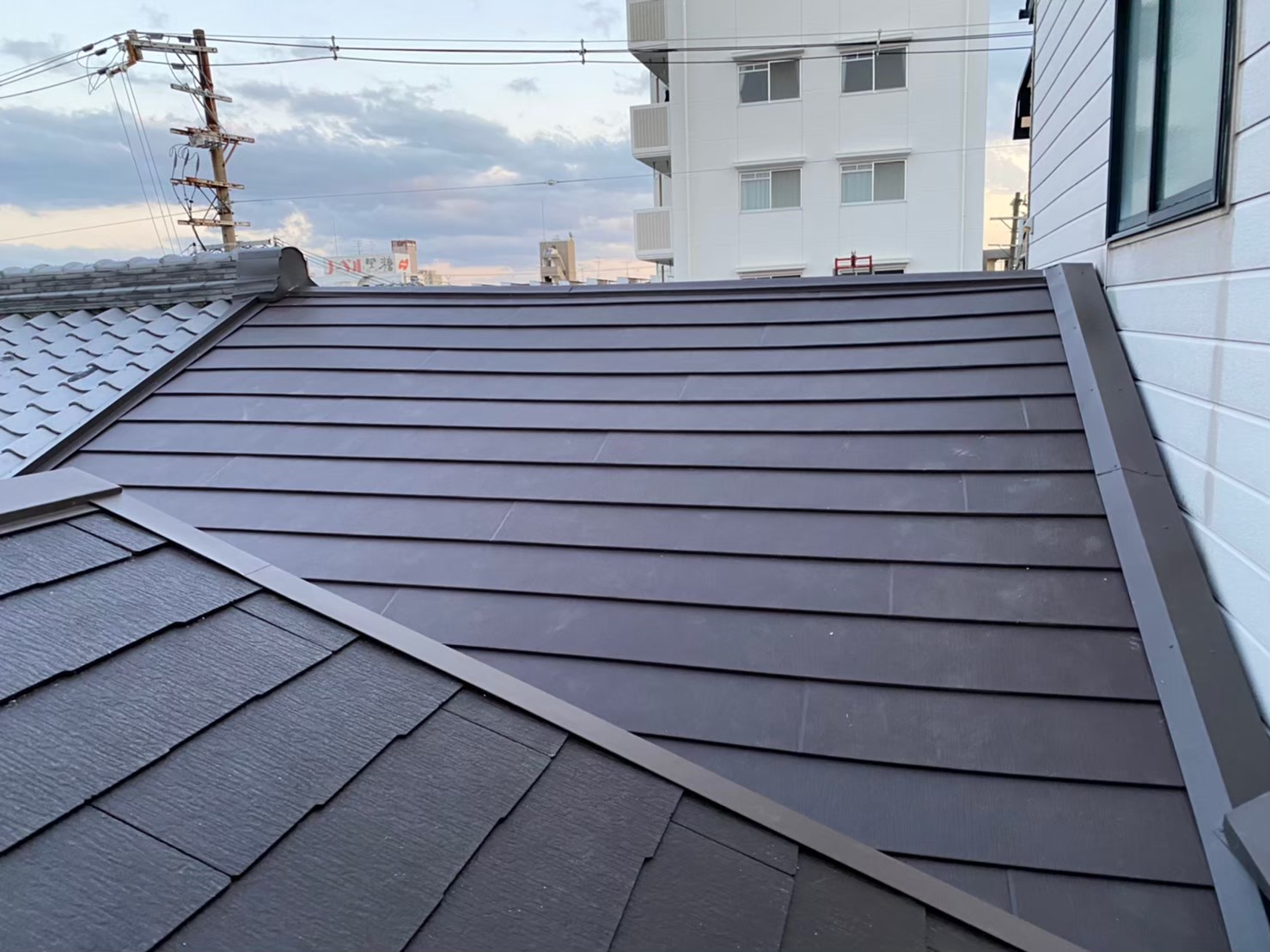 奈良市でスレート屋根をガルテクトでカバー工法にて施行します 奈良市 生駒市の屋根工事 雨漏り修理は街の屋根やさん奈良店