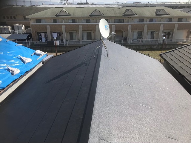香芝市でスーパーガルテクト屋根が完成