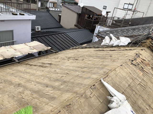 奈良市　雨漏りの和瓦撤去