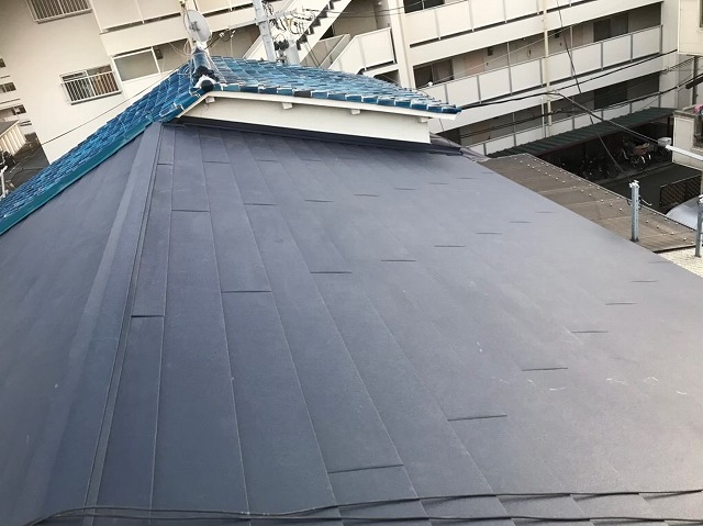 奈良市の長屋の屋根を『ガルテクト』へ葺き替え完成