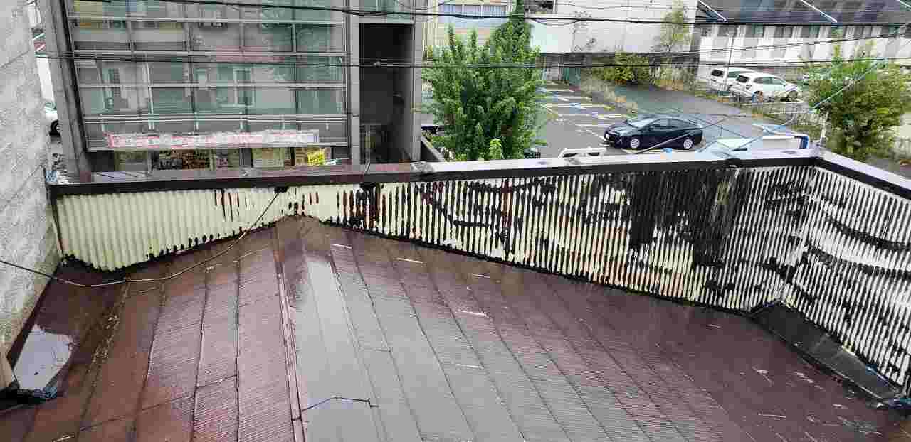 奈良県三郷町の雨漏りの屋根、応急処置